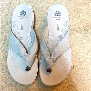 Cloud steppers by Clarks women’s flip-flop size 8